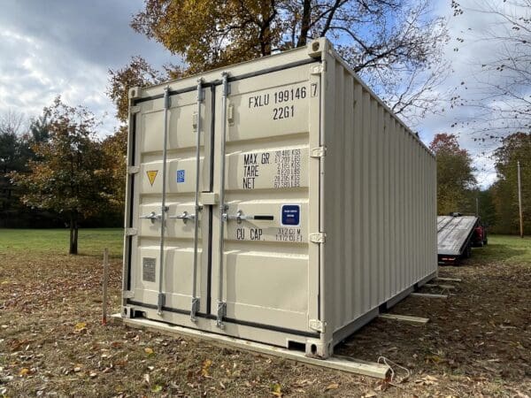 20ft standard height (one-trip) with easy open 3-lever doors and lock box